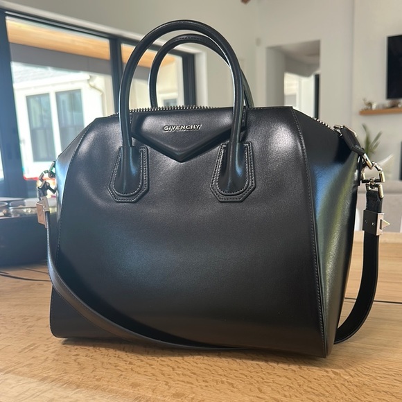 Givenchy 'Medium Antigona' Sugar Leather Satchel - Picture 1 of 12